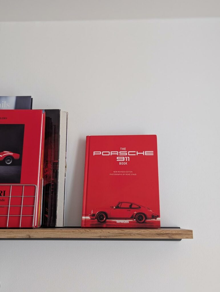 THE PORSCHE 911 BOOK new revised edition photographs by René STAUD