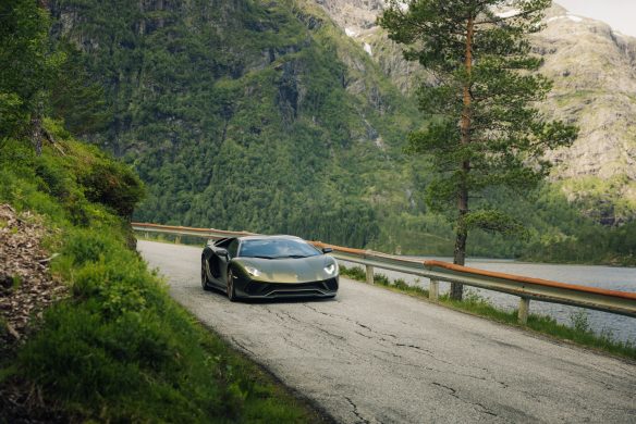 LIMITLESS (CALLWEY) : le nouveau livre de Michael Dörrenberg qui mêle supercars et routes norvégiennes LIMITLESS (CALLWEY)