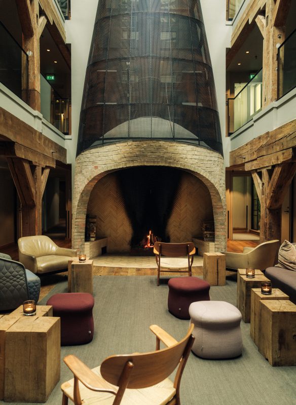 LIMITLESS (CALLWEY) : le nouveau livre de Michael Dörrenberg qui mêle supercars et routes norvégiennes LIMITLESS Michael Dörrenberg