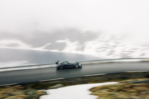 LIMITLESS (CALLWEY) : le nouveau livre de Michael Dörrenberg qui mêle supercars et routes norvégiennes LIMITLESS (CALLWEY)