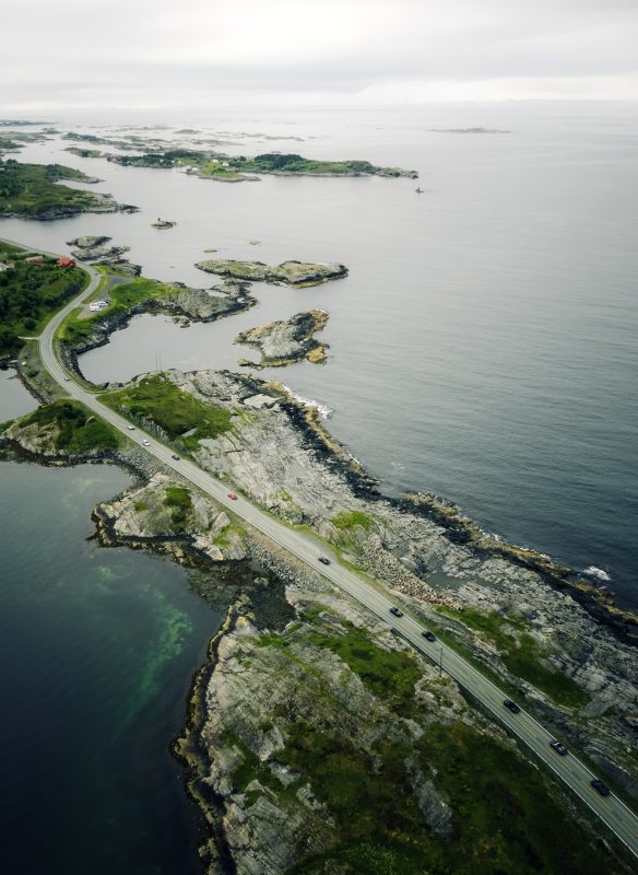 LIMITLESS (CALLWEY) : le nouveau livre de Michael Dörrenberg qui mêle supercars et routes norvégiennes LIMITLESS Michael Dörrenberg