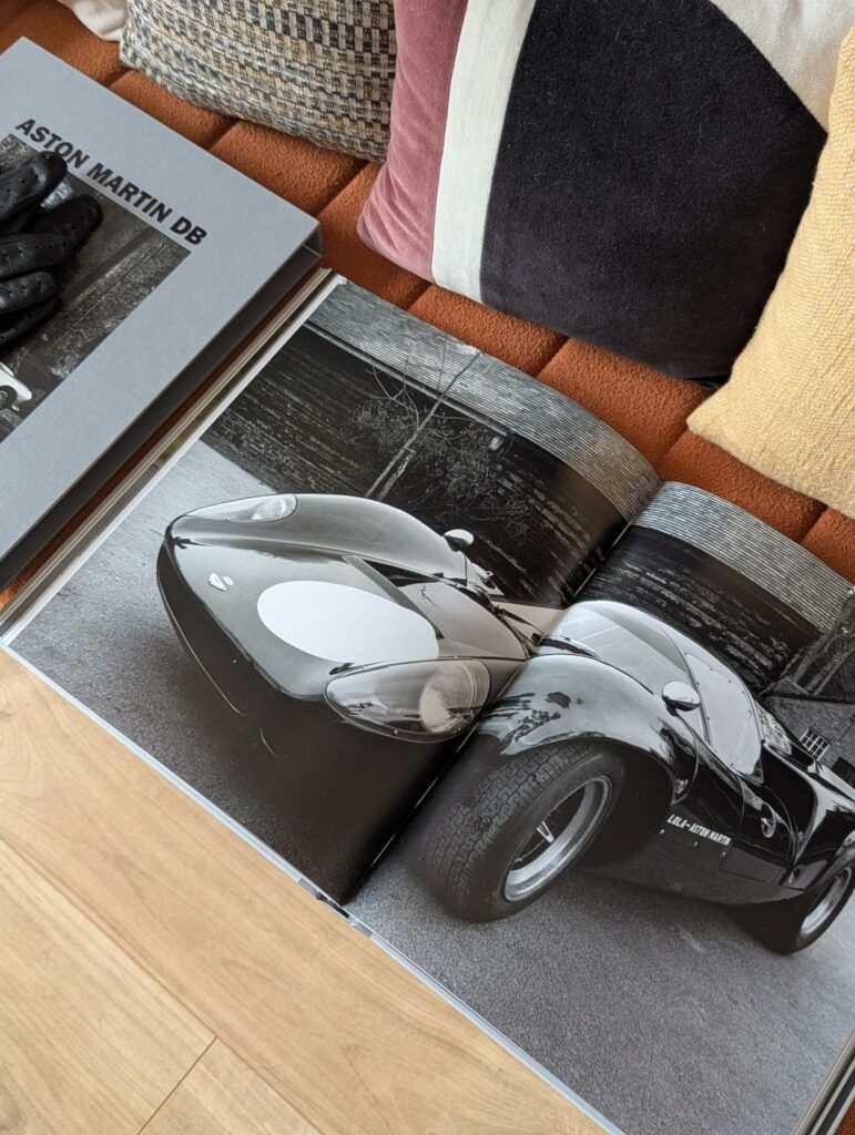 ASTON MARTIN DB (E/P/A) Andrew Noakes : comprendre l’héritage derrière deux lettres ASTON MARTIN DB ( E/P/A) Andrew Noakes