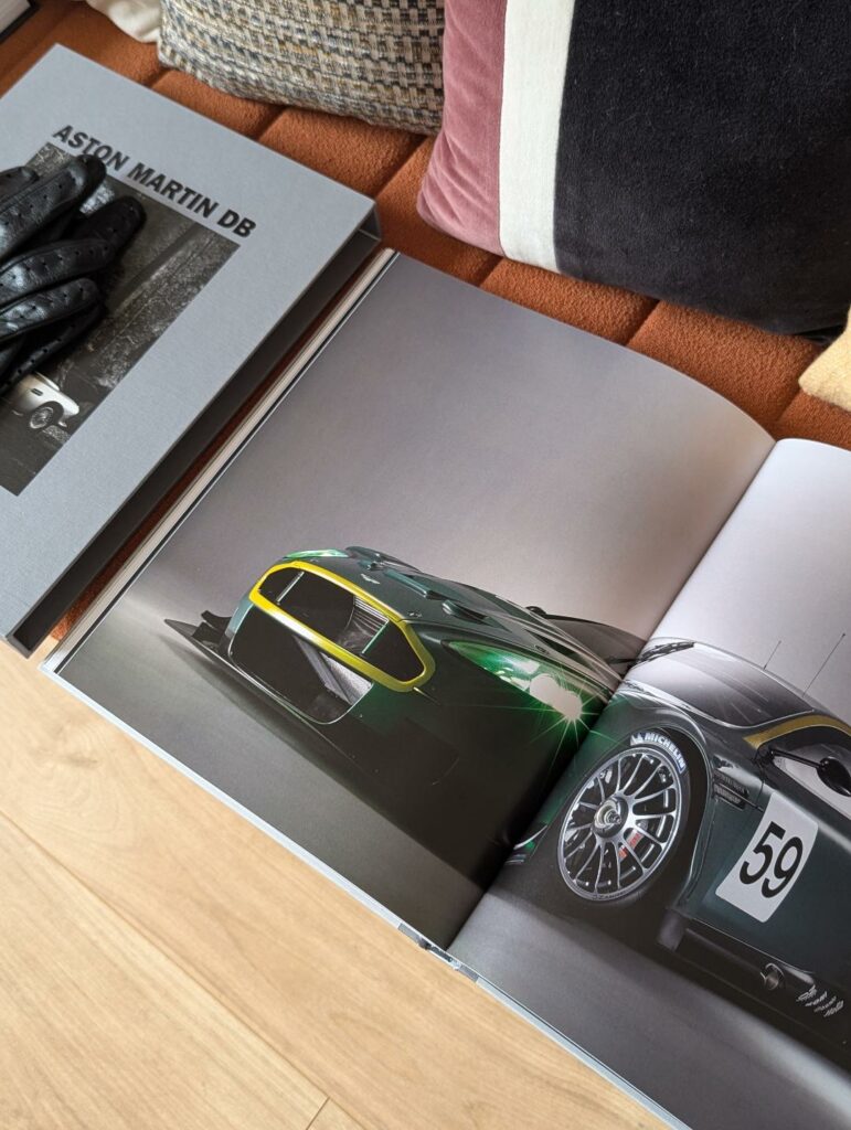 ASTON MARTIN DB (E/P/A) Andrew Noakes : comprendre l’héritage derrière deux lettres Avis sur le livre ASTON MARTIN DB ( E/P/A) Andrew Noakes